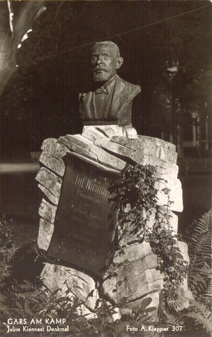 1895 - Julius Kiennast d.Ä. Denkmal im Kurpark